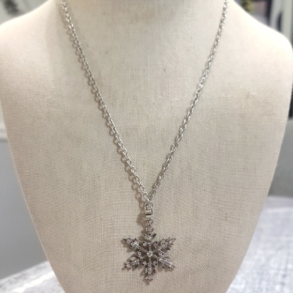 Silver Plated Snowflake Crystal Pendant Necklace 20"